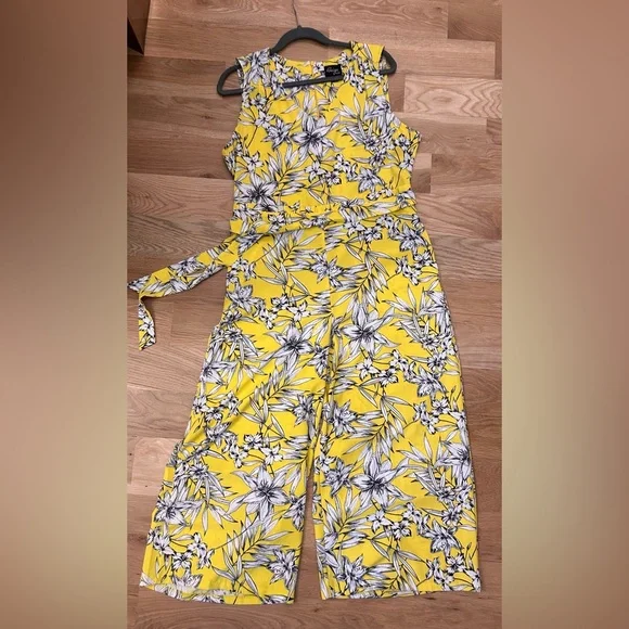 Beige by eci Pants Jumpsuits Beige By Eci Yellow Floral Tie